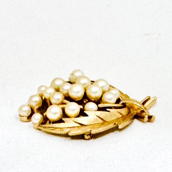 Crown Trifari Laurel Leaf & Faux Pearl Brooch - Picture 4 of 8